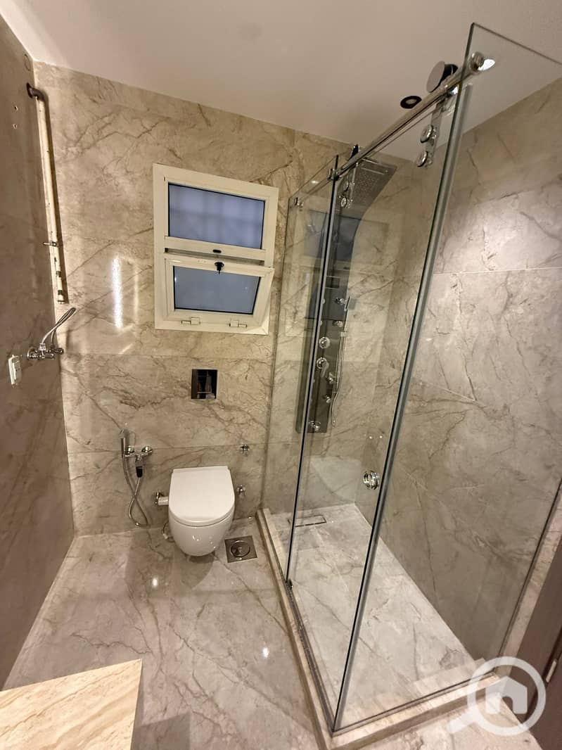 11 e98164e9-5e28-401d-a0ee-b149d5c0e3b0. jpg