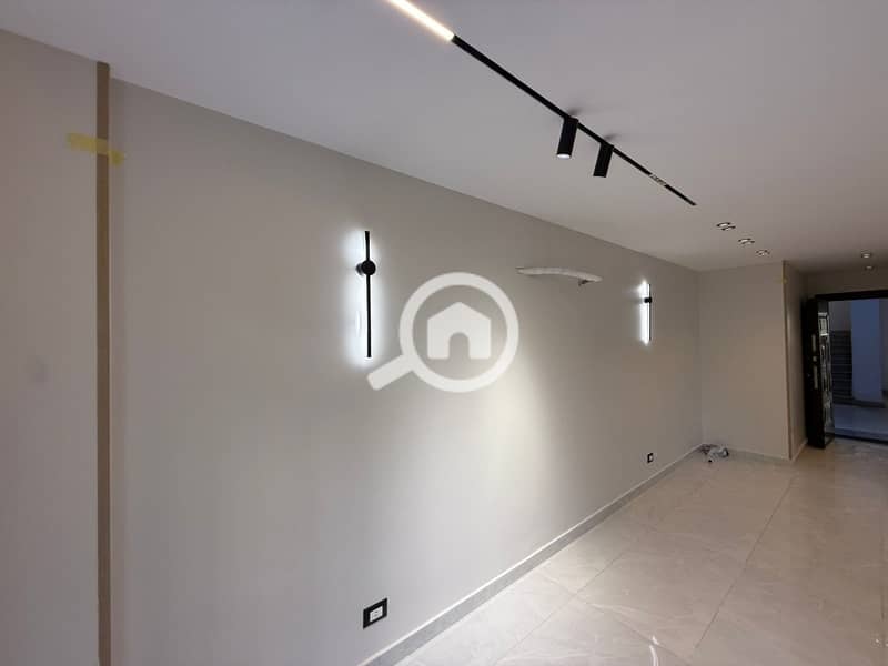 4 2d3b756e-555a-43f9-a1d1-72f7d4c459f8. jpg