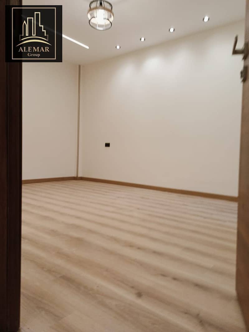 8 602853e9-0a59-414f-82e8-8d5a8f579b44. jpg