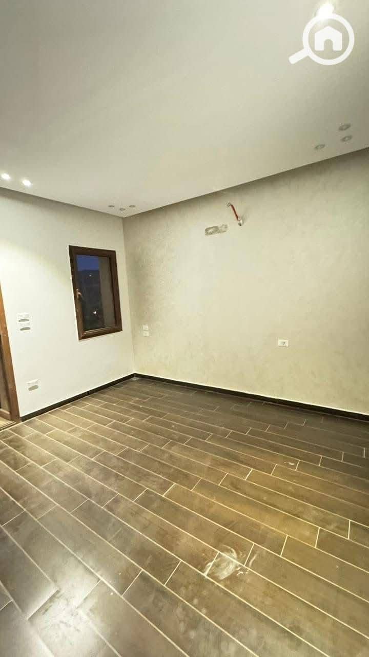 11 64be7832-dbca-4780-8cdd-358ca14bc35f. jpg