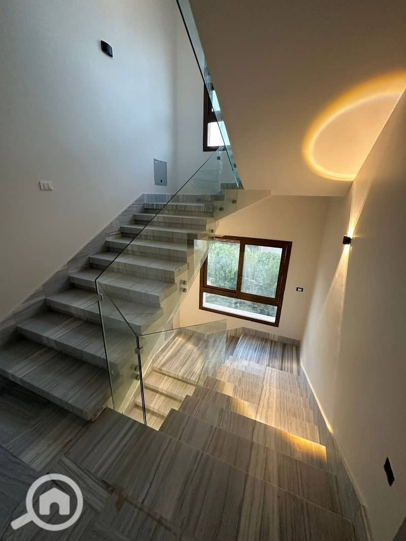 12 80efc04c-5162-42f0-ab92-315d24496fcc. jpg