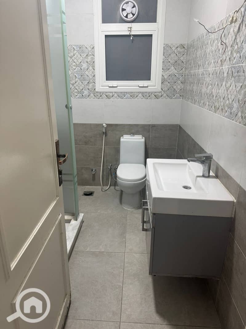 4 bee76d22-3859-4a59-b93d-afaf076aa0a5. jpg