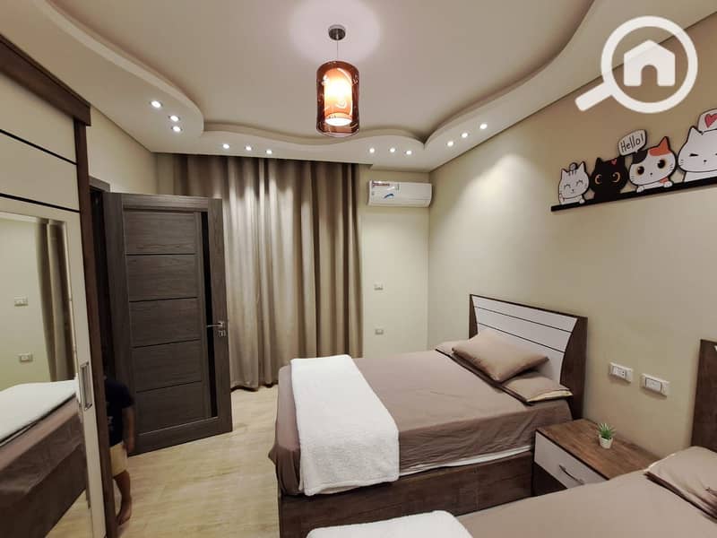 12 b4ce82cd-8e45-4c0f-bebc-5eb6567030a5. jpg