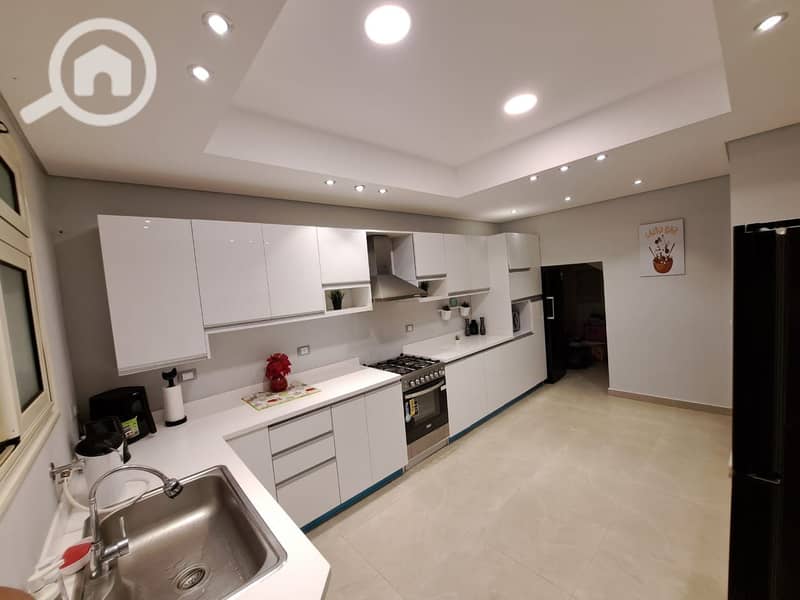 16 db2824c1-bd27-47c1-9d39-d47637ba2898. jpg