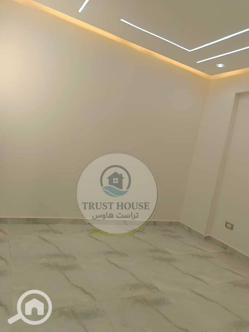 12 WhatsApp Image 2025-11-05 at 15.06. 44 (1). jpeg