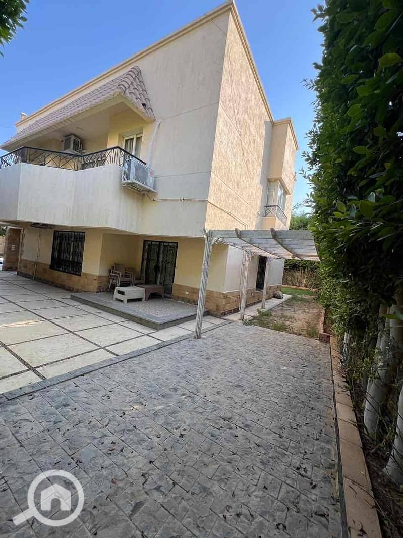 2 b95663bc-8892-4bda-985f-1b5bdcb466c6. jpg