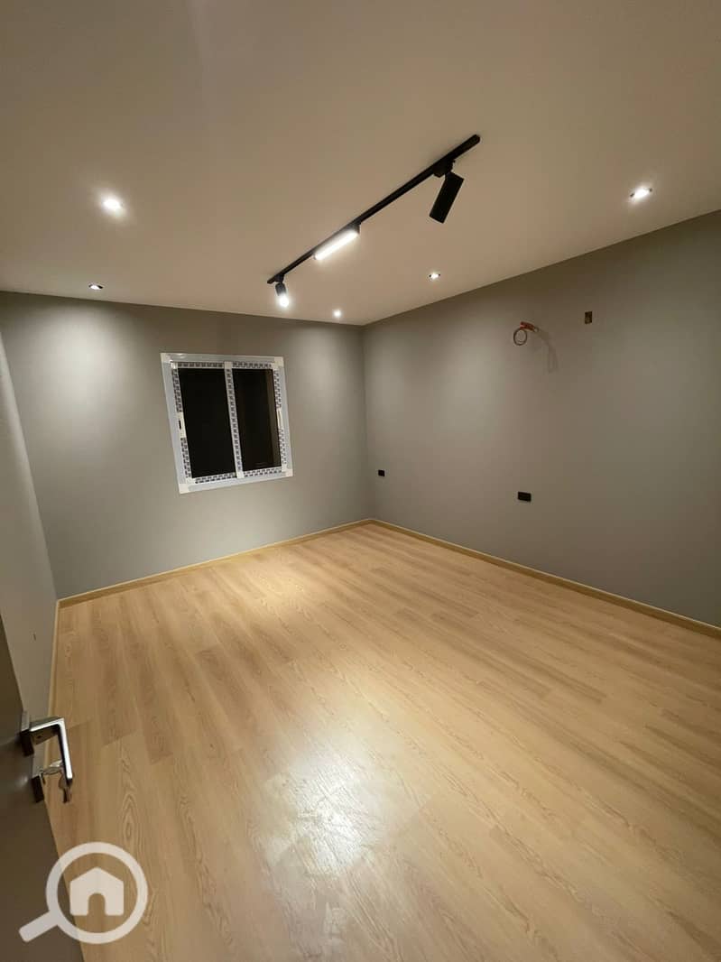 7 1e40c2d3-e126-419a-8b14-3a0fb8cbdff1. jpeg