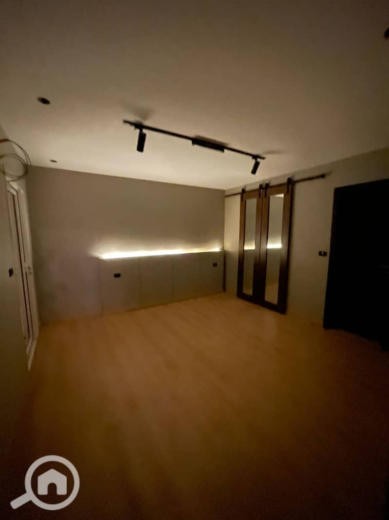 12 4e040af6-9270-4f55-953b-765d431610c0. jpeg