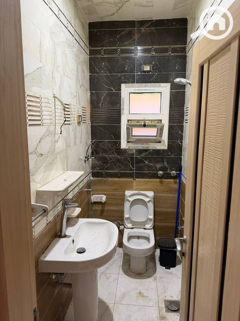 8 61fe7b2b-8df1-4f01-9d43-43332d28e9bd. jpg