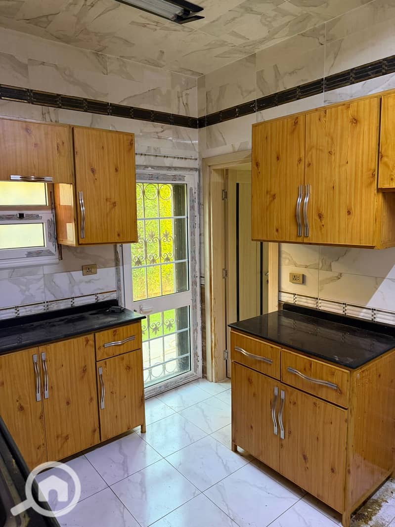 12 9695ef90-a504-4ea7-9f1d-e76c2d5a2522. jpg