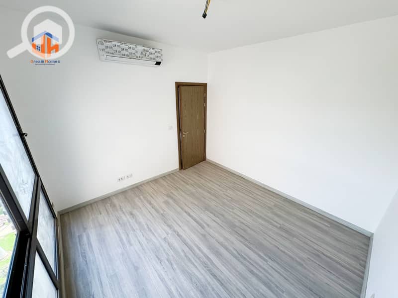 5 5e30696a-2d69-4a1e-9497-9934aac67b64. jpg