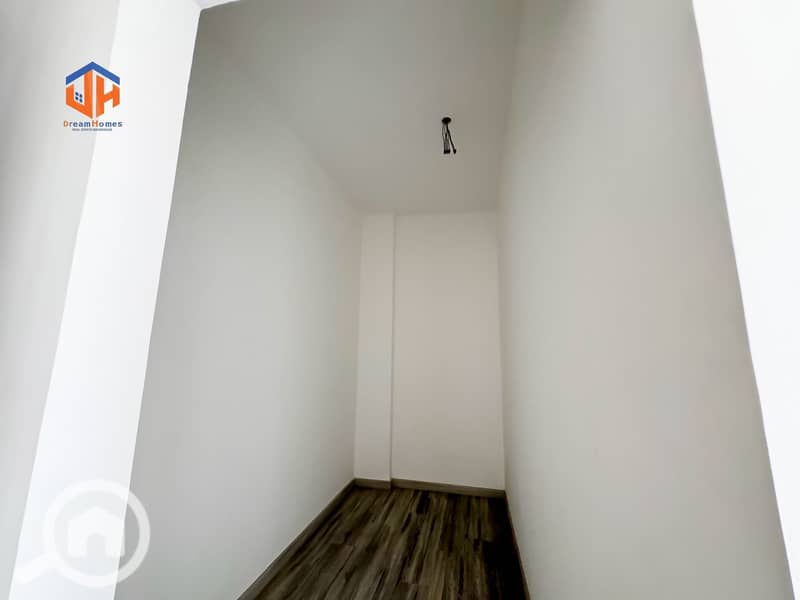 6 5f242518-5b31-4405-8773-19e464f46503. jpg