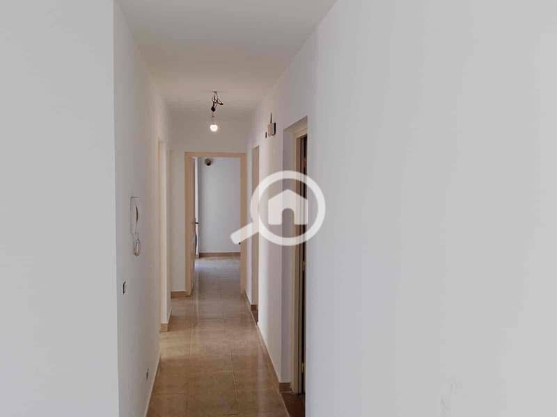 10 631e8856-19f2-4ba5-9572-24d637312ed1. jpg