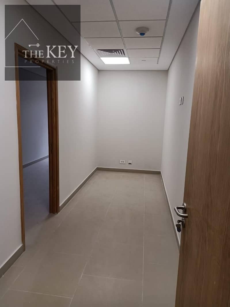 4 WhatsApp Image 2025-10-31 at 01.14. 39_cd92cafa. jpg