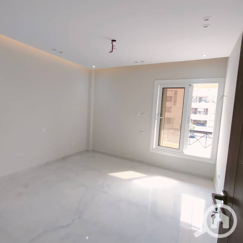 4 684057f9-b5cf-4df3-bf56-1e3bb93c67d6. jpeg