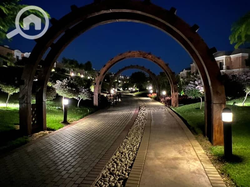 10 0d5b99c3-d5f7-4a9f-8a60-72afed4a2e5e. jpg