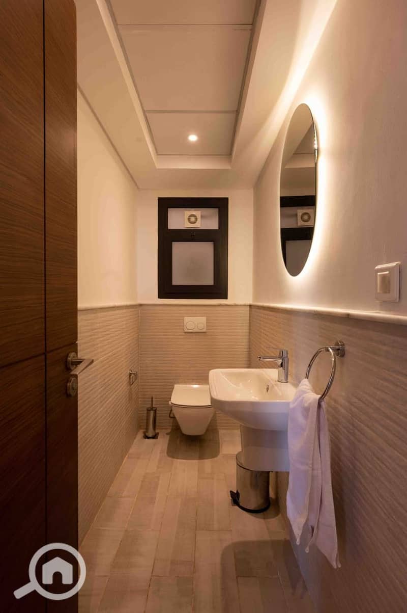 4 2bad17e5-fbc5-4be2-9c34-d8da07b7e74a. jpg