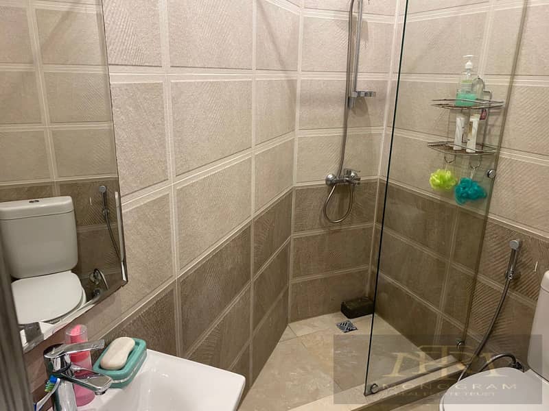 7 7a95e98c-9576-4ff4-a664-7c9a5ba8ac23. jpg