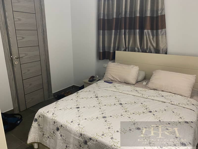 12 c7a18bd7-3905-4dfe-b7e7-e43a9bb8db21. jpg