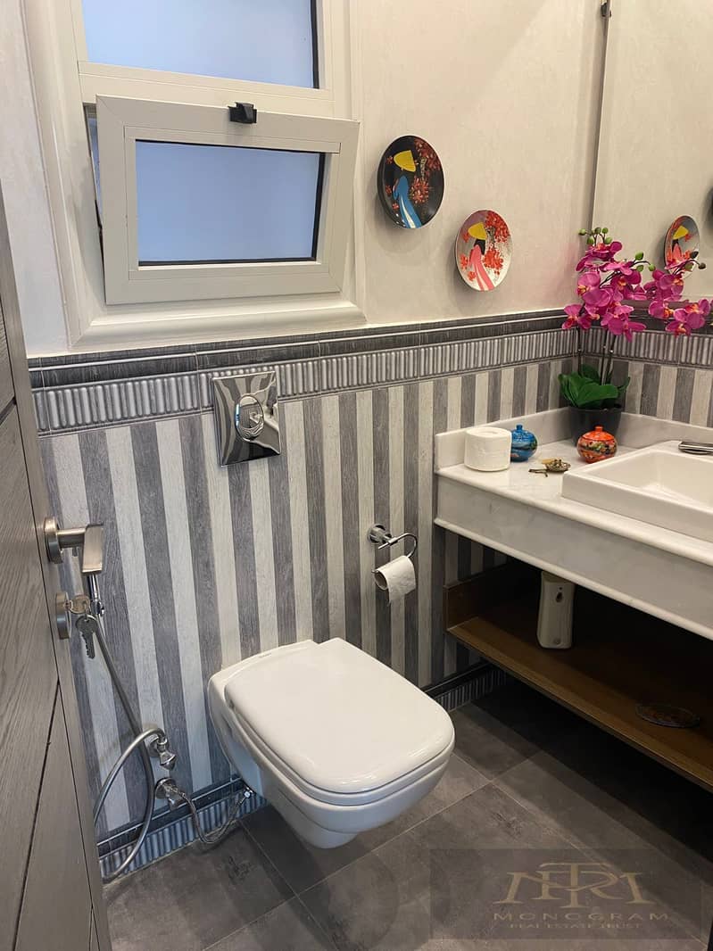 15 eea108c1-1aa3-44ca-ac98-a59d3e74e87c. jpg