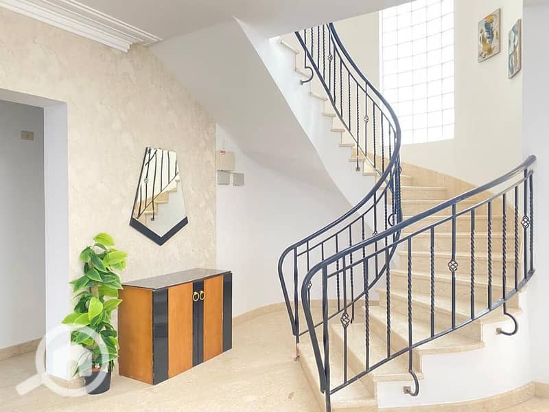 4 8c637028-5e81-4f7f-8016-c436410ee8ab. jpeg