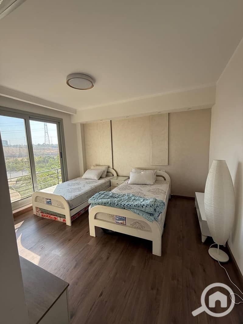 5 c72a69bd-c708-4a24-9ebe-00b45fb083b7. jpeg