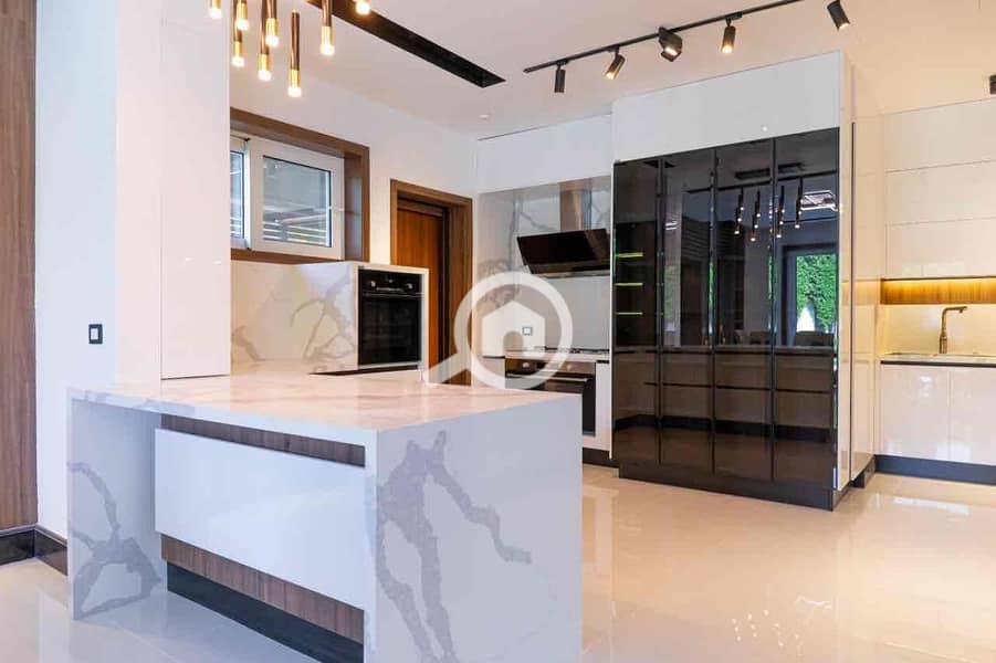 2 fd7527b5-1d67-4b65-a1f6-a23fd928eb0a. jpg