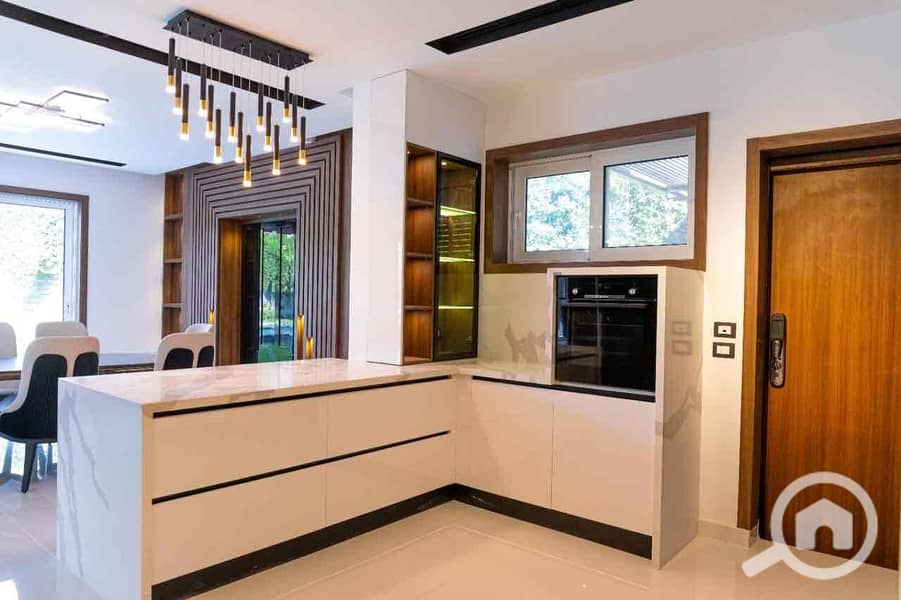 4 381b0dc5-2f88-418c-88a1-0c8922fbfb70. jpg