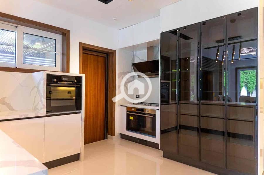 13 8b5a5158-67d1-4c11-9399-f865ec5ef312. jpg