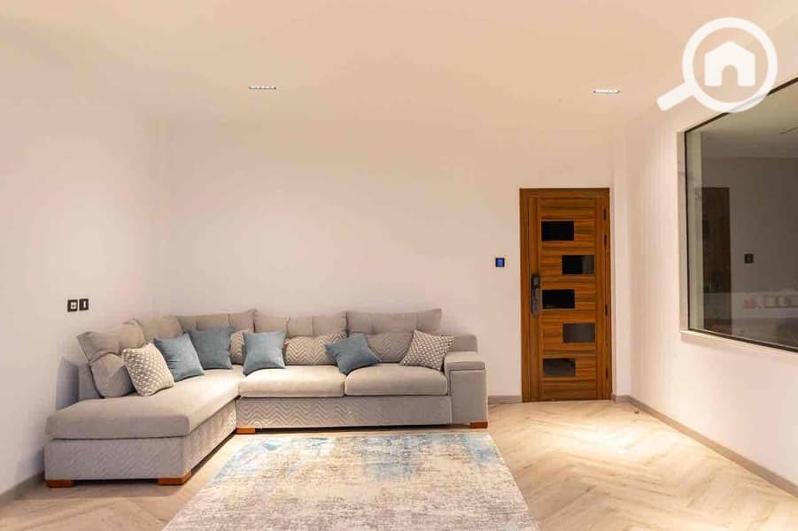 27 970458dd-e309-40ad-8760-9d9dca85d5da. jpg