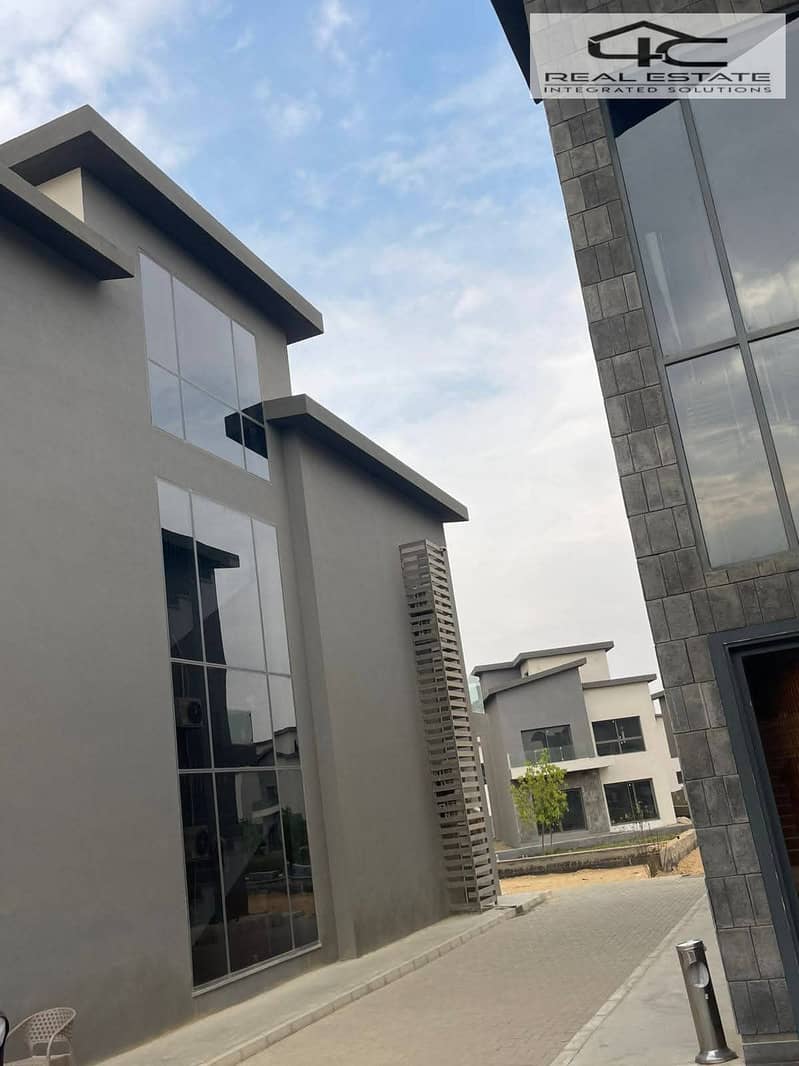 7 WhatsApp Image 2025-11-10 at 16.00. 15 (1). jpeg