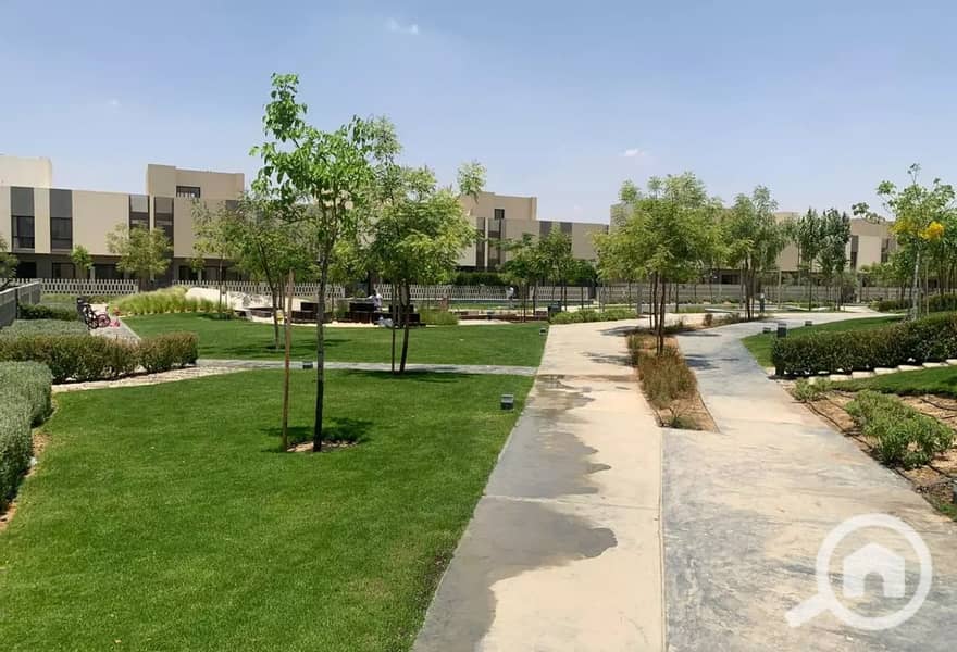 10 84b959cf-fd55-407b-b34c-31dc8131f8a4. jpg