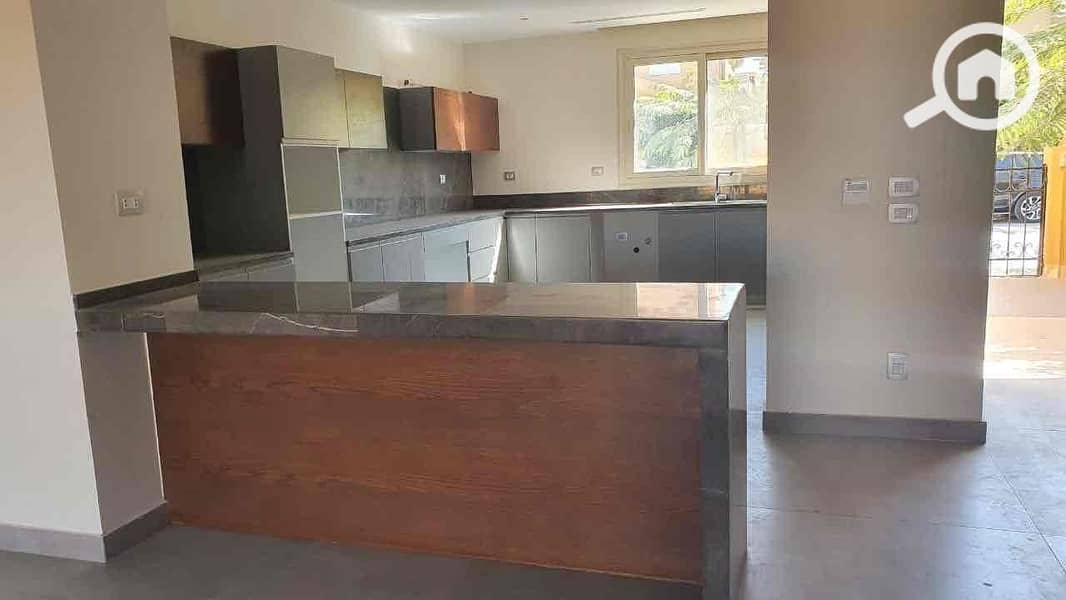 4 85d33a8c-9ef3-466f-81d5-06129938e47f. jpg