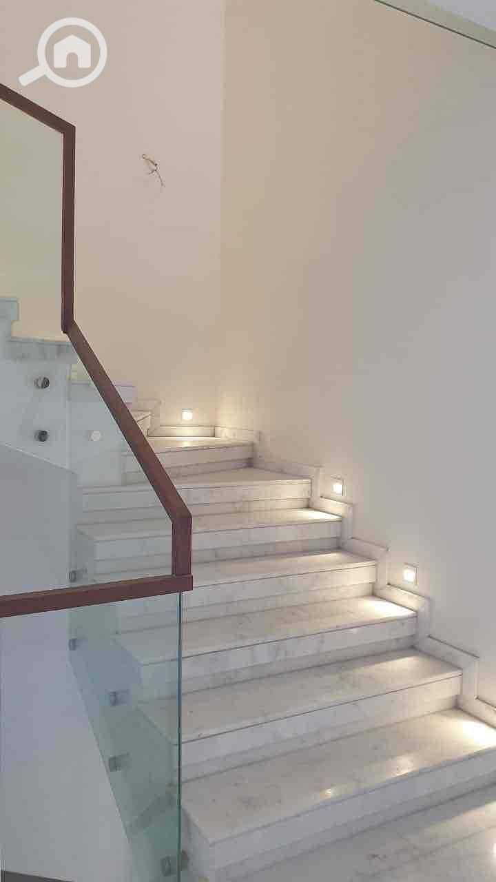 10 6a3810dc-900d-41d1-b77f-2c84092ba93f. jpg