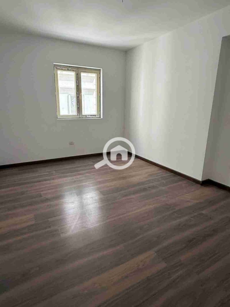 1000064200. jpg 1000064200. jpg