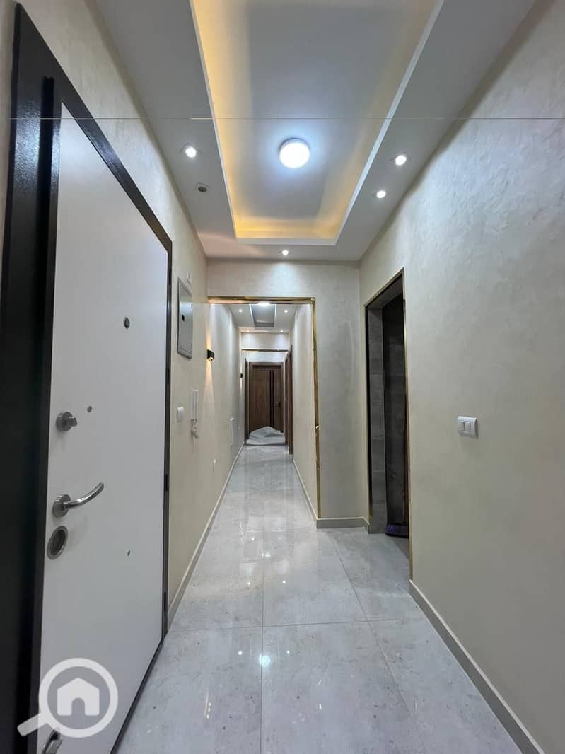 4 5de0b36b3d094ff9a6dee29782c16437. jpg