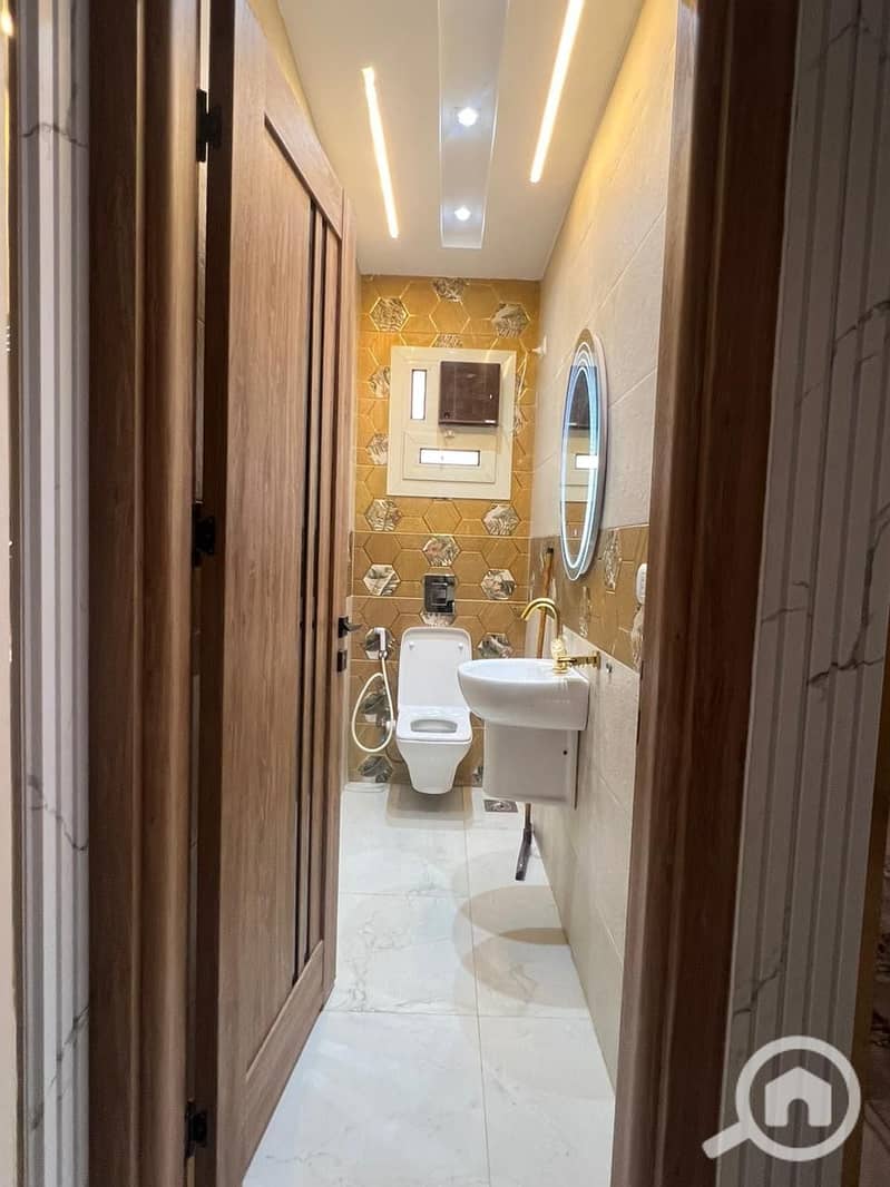 9 9370e86f8cad46469a70c63952215405. jpg