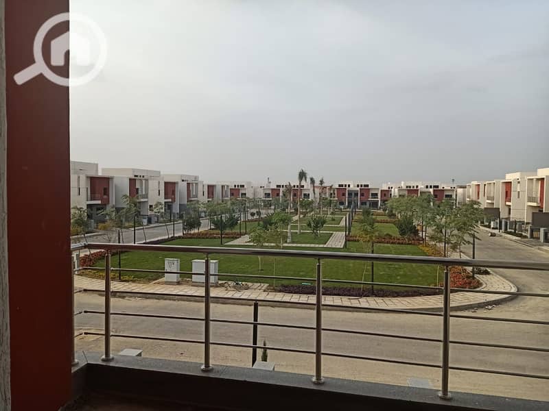 11 d95737ad-acae-4e21-b3f5-fe5db5e69cfa. jpg