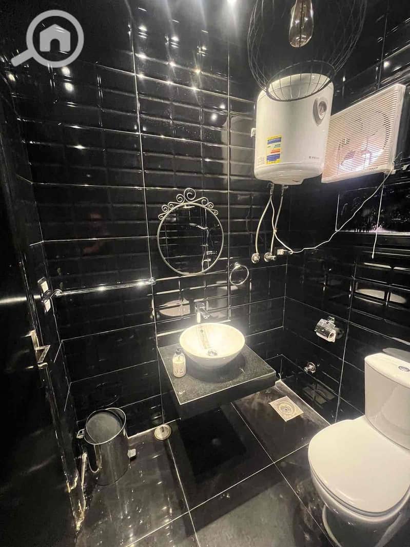 11 5033b9c8-3ae4-4975-8cf2-0bcb1d1860c1. jpg