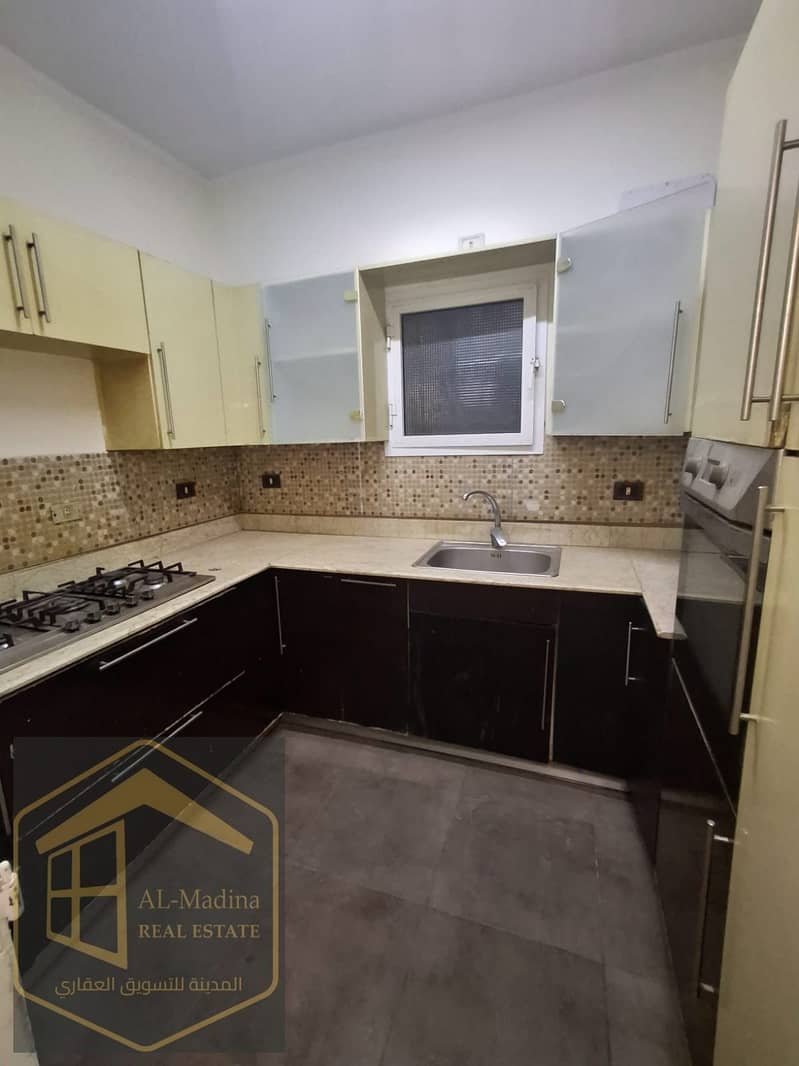 8 3d417920-5e6f-4225-94d1-aef2b6f29fea. jpg