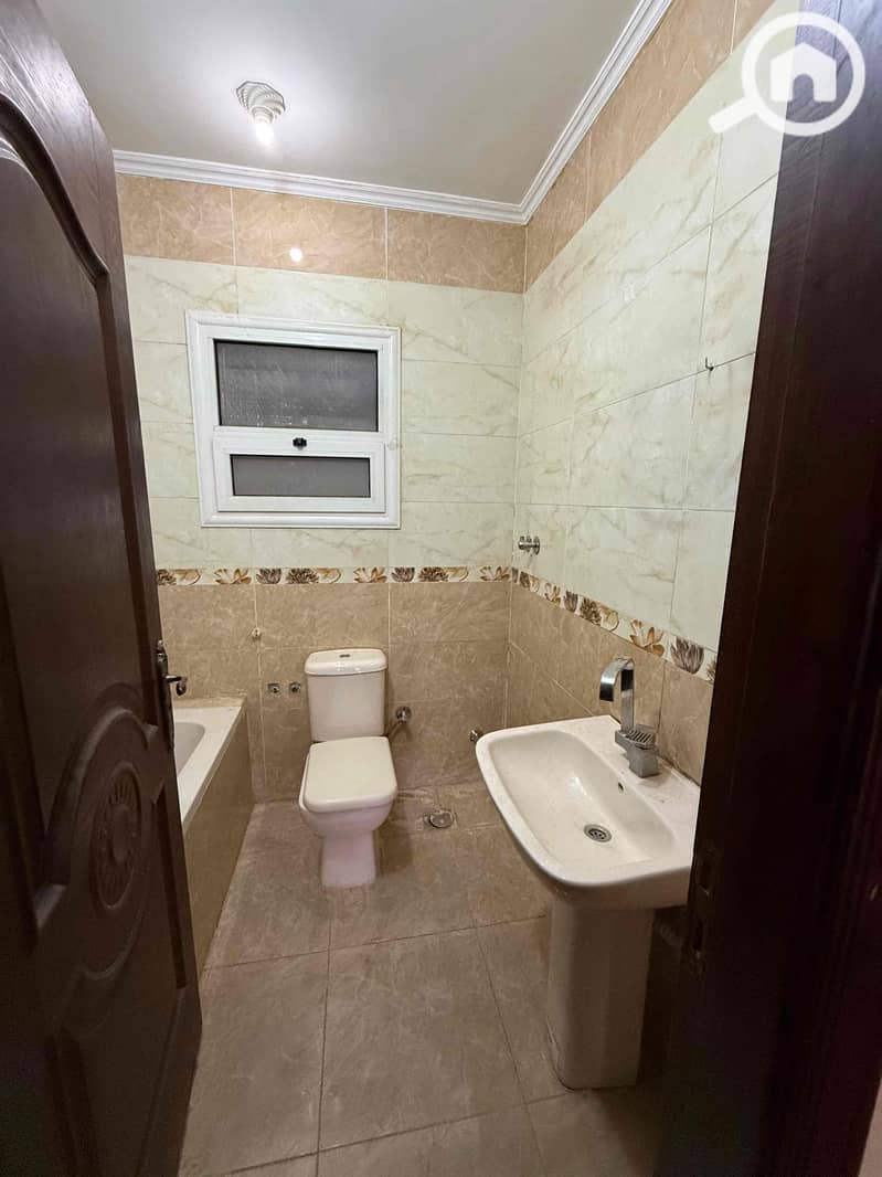 8 1efc8eb0-c275-495c-bfdd-bef2e2f92225. jpg