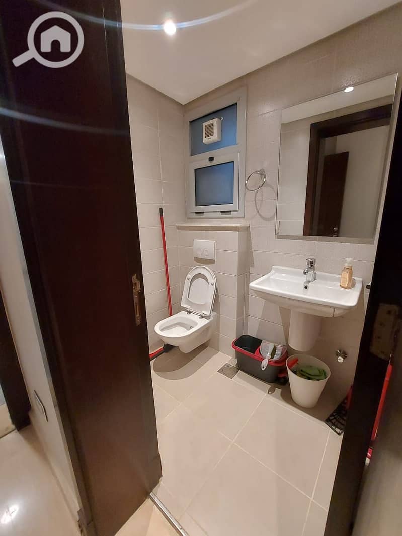 8 409a2ccc-e972-4ae3-b7fe-292dec8f2d00. jpg