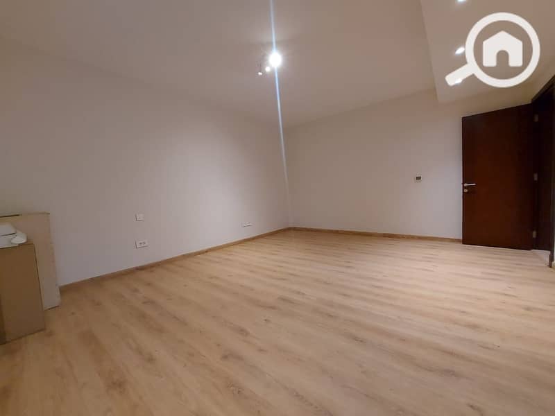 12 b5c7312d-517d-4ccf-80a8-4a115f6e97fb. jpg