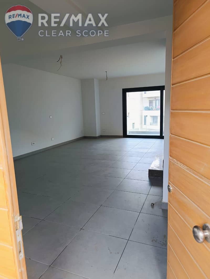 5 3beb0ff8-d27b-4039-8c39-8c6ba2e30134. jpg