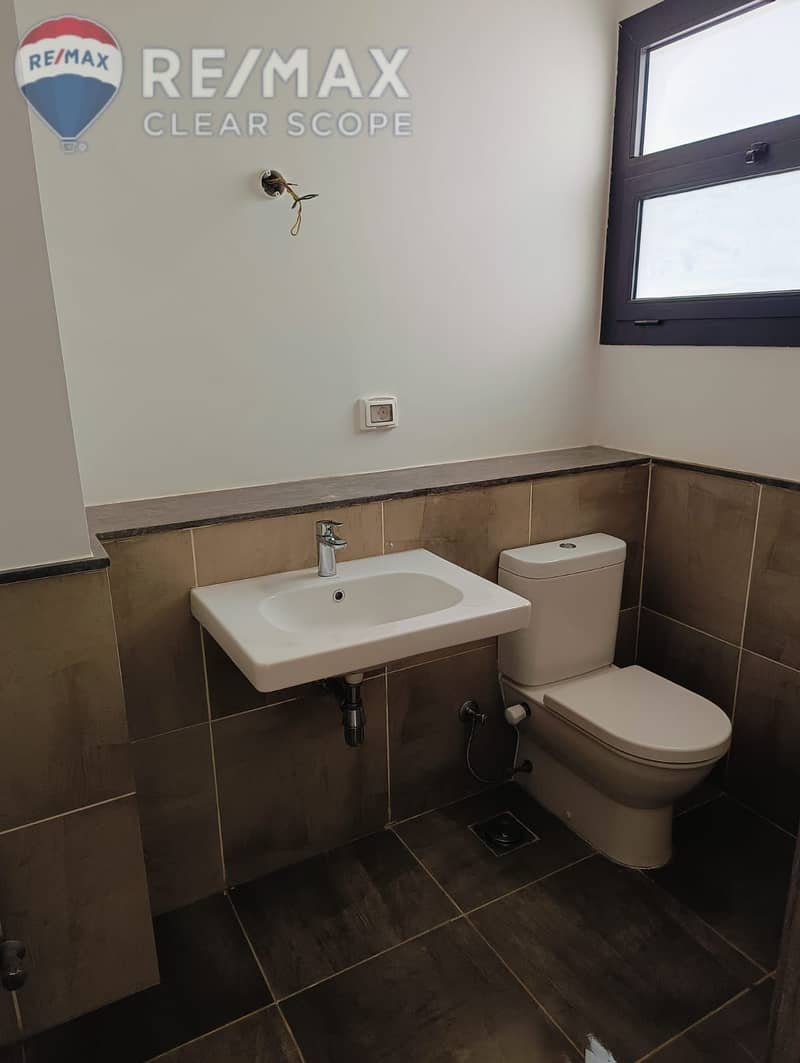 10 674f002a-1a27-4b28-8017-04b993be1d3b. jpg