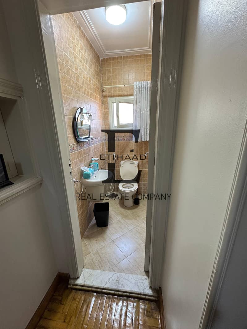 8 70f2466f-4743-4cdf-af61-d5be73f6a6db. jpeg