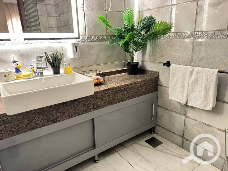 7 707ee660-608b-41c4-a31f-d0f2f144f930. jpg