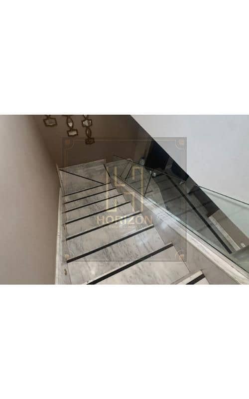 2 8143283-deb08o. jpg