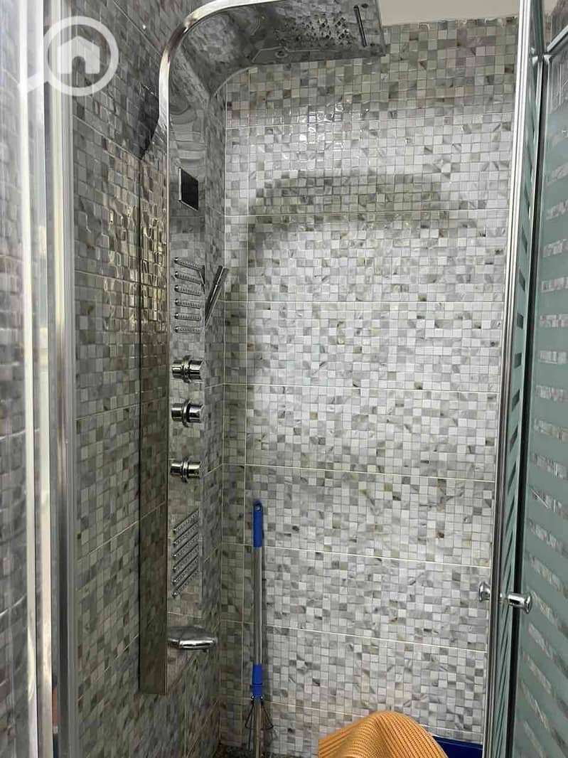 10 447dea53-fc34-46f4-b188-9bff4a9e307d. jpg