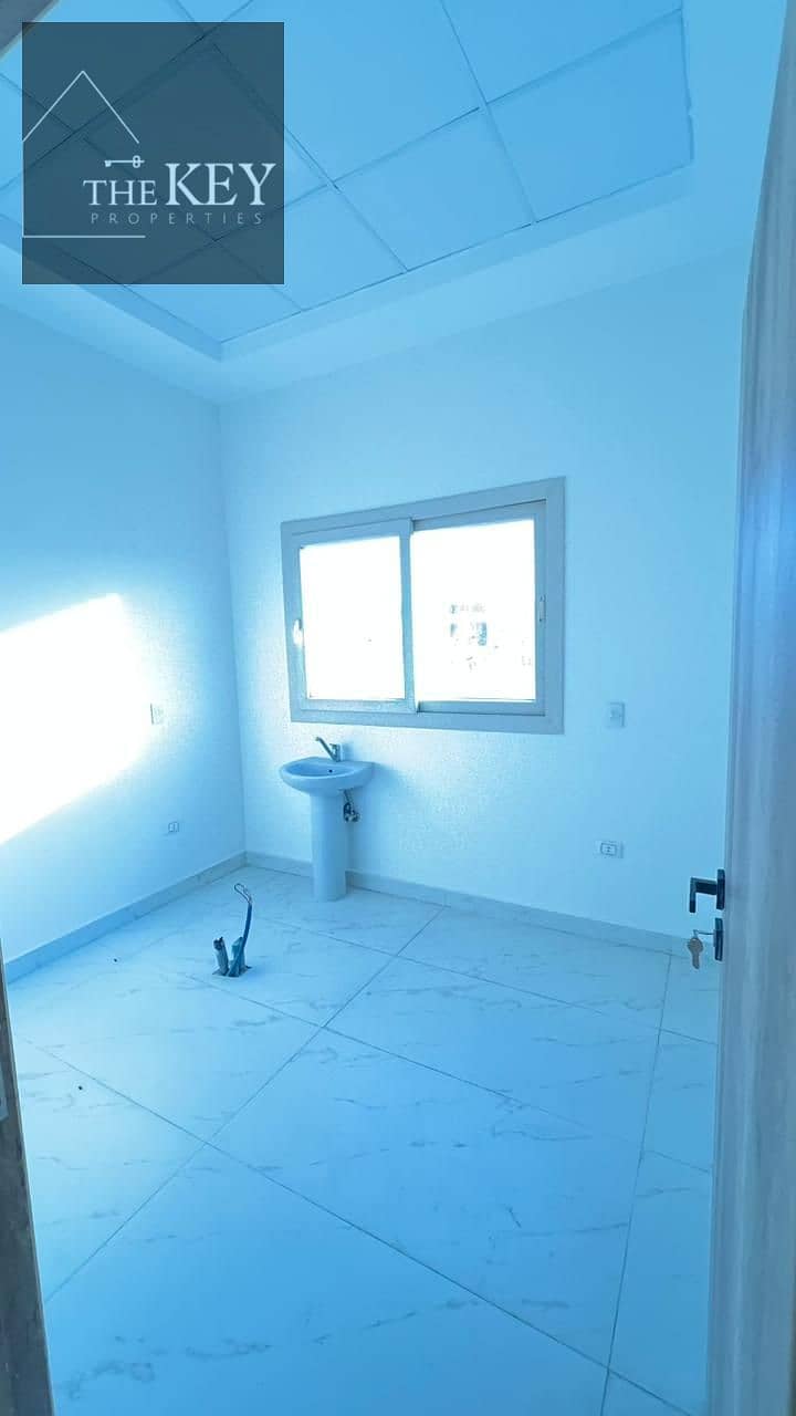 4 WhatsApp Image 2025-10-29 at 15.00. 32_1d93baa3. jpg